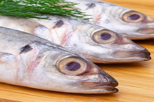 Cách làm cá biển kho cà chua không còn mùi tanh