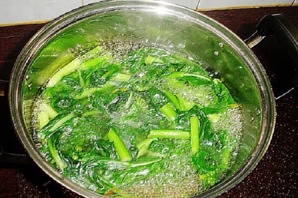 Nấu canh cải bẹ xanh