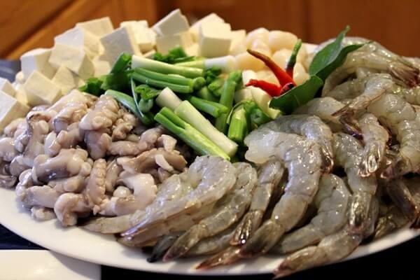 Cách nấu lẩu chua Thái ngon như ngoài tiệm