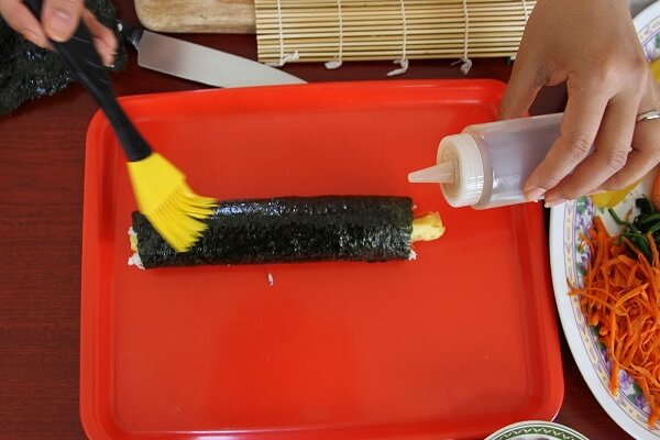 Cách làm cơm cuộn sushi