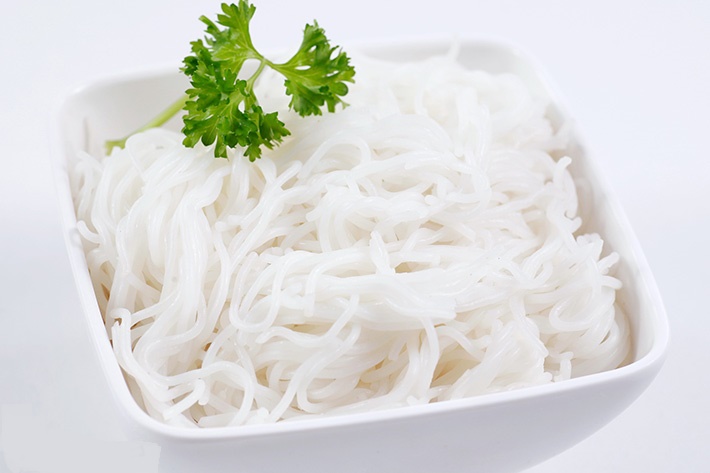 Cách nấu bún giò heo miền Nam đơn giản cho buổi sáng bận rộn