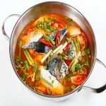 Hướng dẫn cách làm lẩu cá hồi cho cả nhà siêu dễ siêu ngon