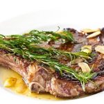 Bò nướng lá rosemary thơm ngon hấp dẫn
