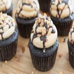 Cách làm peanut butter cupcake bùi bùi béo ngậy cho gia đình