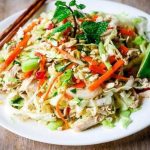Cách làm gỏi gà với hành tây thơm ngon, thịt ngọt, the the của hành