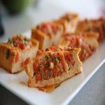 Bữa ăn cả nhà thêm ngon miệng với món cà chua nhồi đậu hũ sốt cà