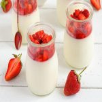 Cách làm sữa chua thơm ngon, tươi mát, giải nhiệt mùa hè