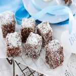 Cách làm chiếc bánh lamington nhỏ xinh của nước Úc