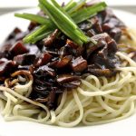 Cách làm mì trộn tương đen Hàn Quốc