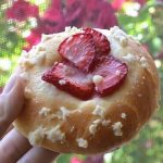Đổi vị bữa sáng với cách làm bánh mì dâu tây thơm ngon