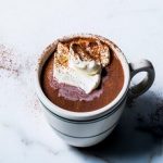 Bữa sáng nhanh gọn với món cacao nóng kem tươi