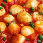 15 phút vào bếp, xong luôn bữa tối với món trứng vừa lạ vừa quen: Trứng chim cút mà chế biến thế này thì tốn cơm thôi rồi!